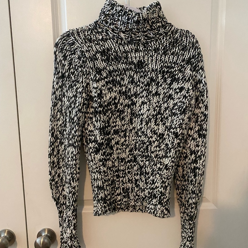 . The limited size S wool sweater. Black and white, turtle neck. Chunky sweater